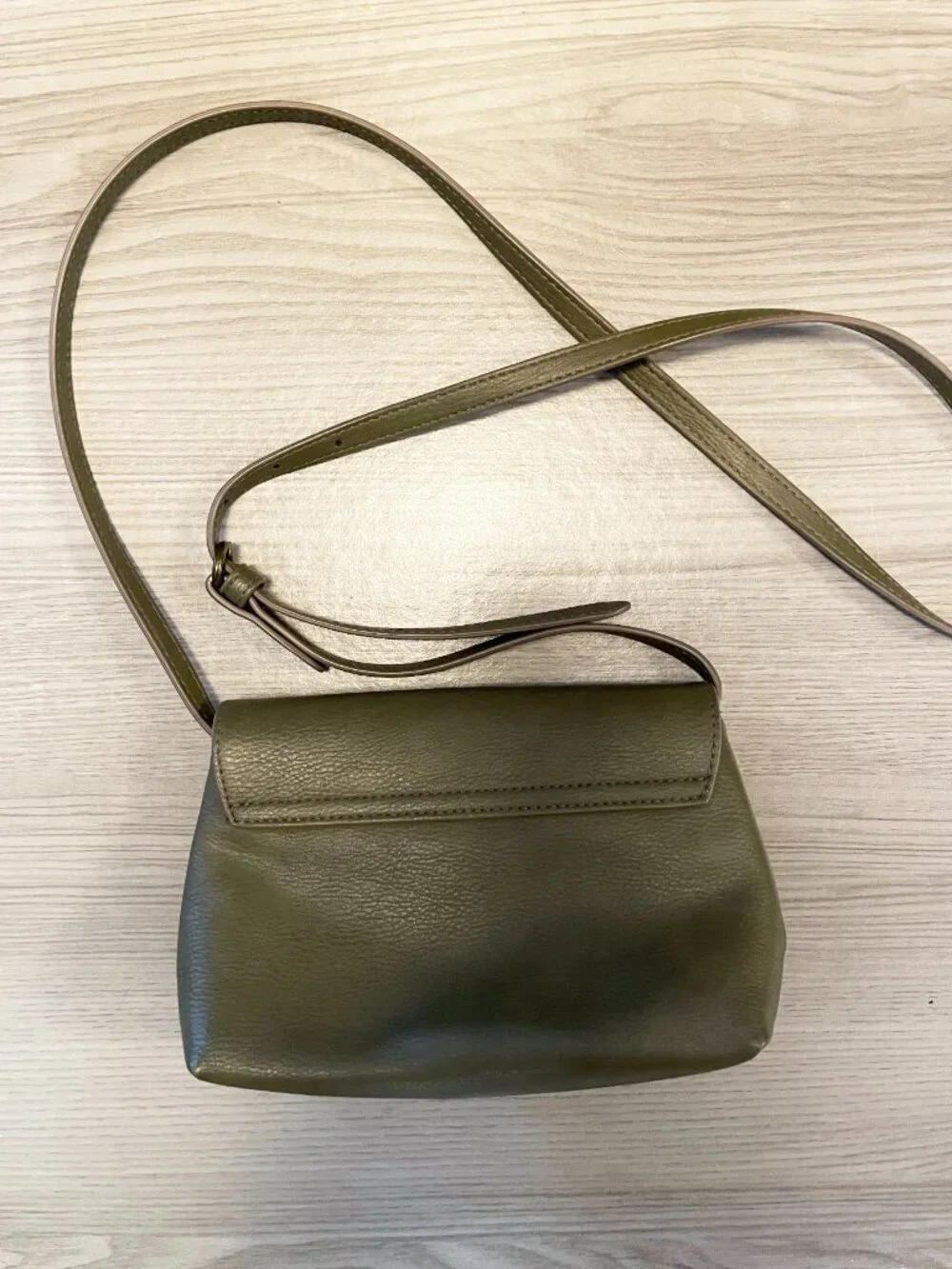 Universal Thread Olive Green Crossbody Purse Envelope Flap Adjustable Strap